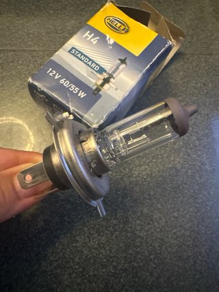 Filtro Hengst E748L+bombilla H4 standard 12v 60/55
