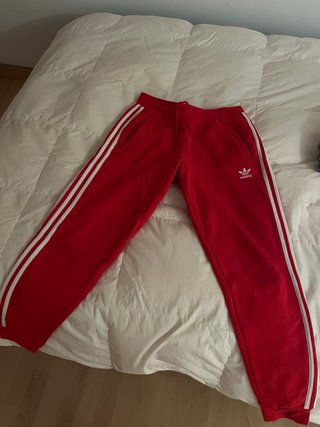 Pantalón Adidas Rojo con Rayas Blancas
