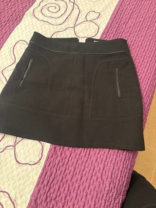 Falda corta negra