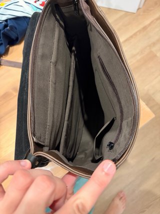 Mochila de piel marrón y negra