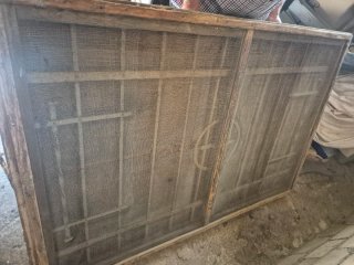 Ventanal antiguo madera con rejas