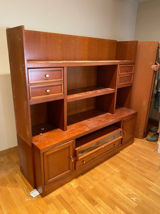 Mobile in legno massello con vetrine e cassetti