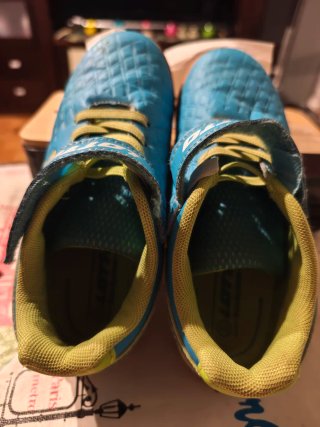Botas de fútbol sala Lotto. Talla 31