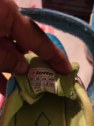 Botas de fútbol sala Lotto. Talla 31