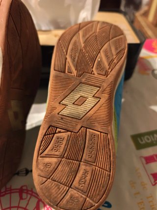 Botas de fútbol sala Lotto. Talla 31