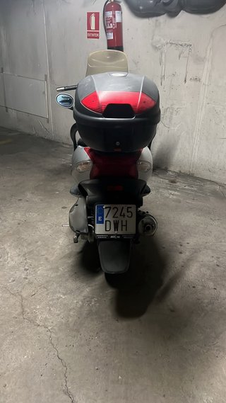 Maxi Scooter Kymco Plateada