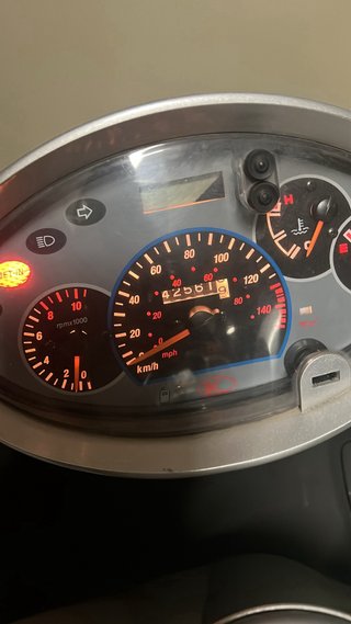 Maxi Scooter Kymco Plateada