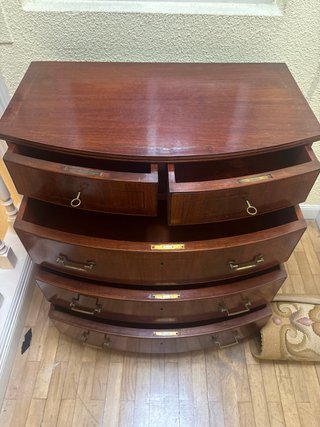Cómoda de madera con 5 cajones