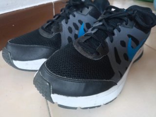 Zapatillas Nike Negras y Azules