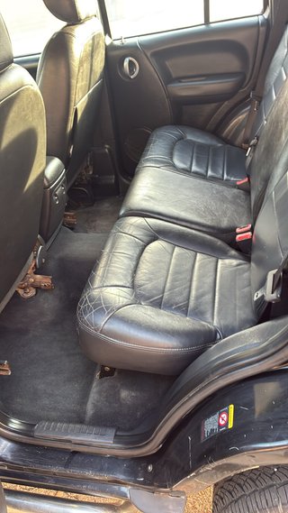 Jeep Cherokee 3.7 V6 Automático 4x4 · 107.000 km ·
