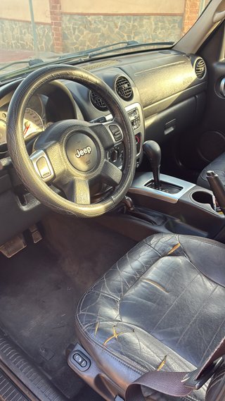 Jeep Cherokee 3.7 V6 Automático 4x4 · 107.000 km ·