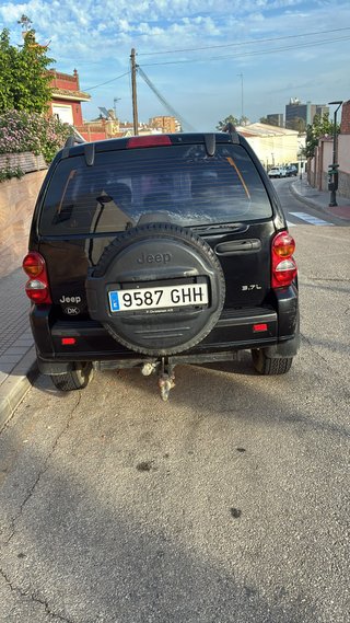 Jeep Cherokee 3.7 V6 Automático 4x4 · 107.000 km ·
