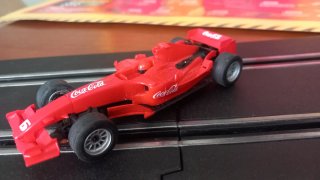 Scalextric compact Ferrari F1 Edición Coca-Cola.