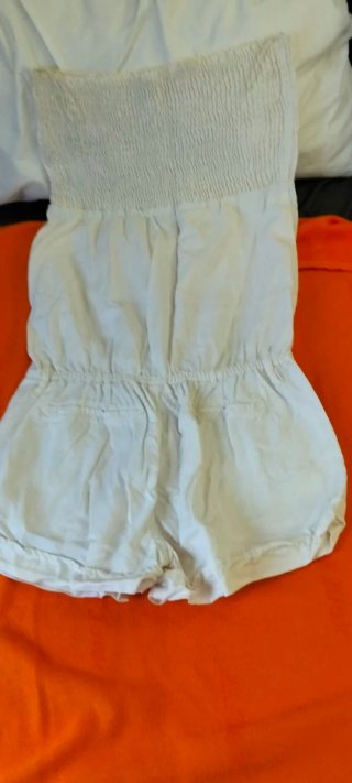 Mono corto blanco con frunce