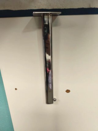 Gancho de pared metálico