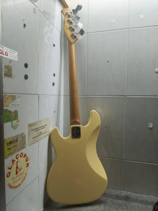 Bajo Eléctrico Marcus Miller D5