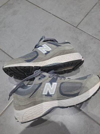 New Balance 2002r