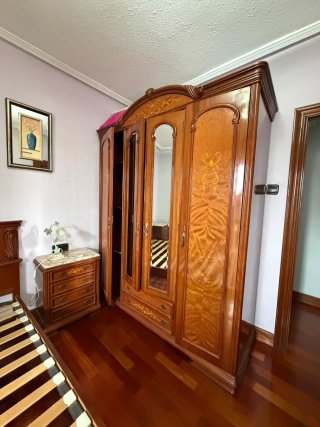 Dormitorio completo madera oscura
