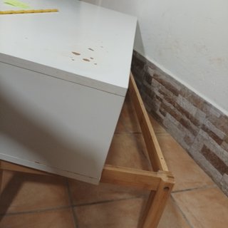 Mesa de Salón Blanca con Patas de Madera