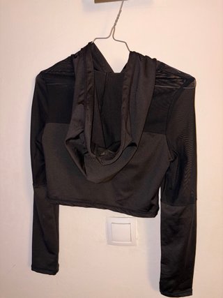 Sudadera corta deportiva negra