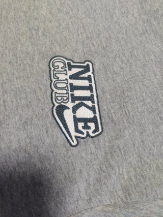Camiseta Nike Club Gris