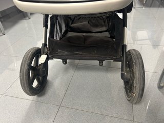 Cochecito Bugaboo Fox 3 con capazo verde y gris