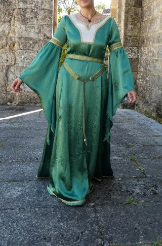 Vestido Medieval Verde y Dorado