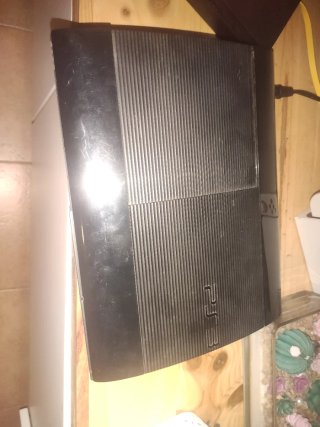 PS3 (PlayStation 3) Slim 500GB y un mando de cable