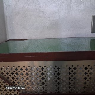 Copritermo in metallo decorato