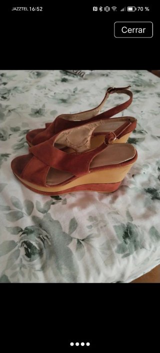 Sandalias naranjas de cuña