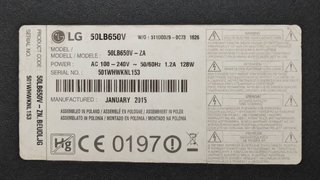 Televisor LG con peana