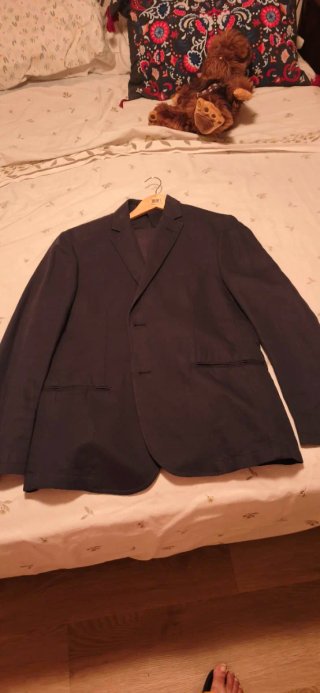 trajes de caballero , 1 negro con rayas y 2 azule