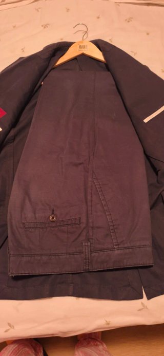 trajes de caballero , 1 negro con rayas y 2 azule