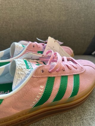 Adidas Gazelle rosas y verdes