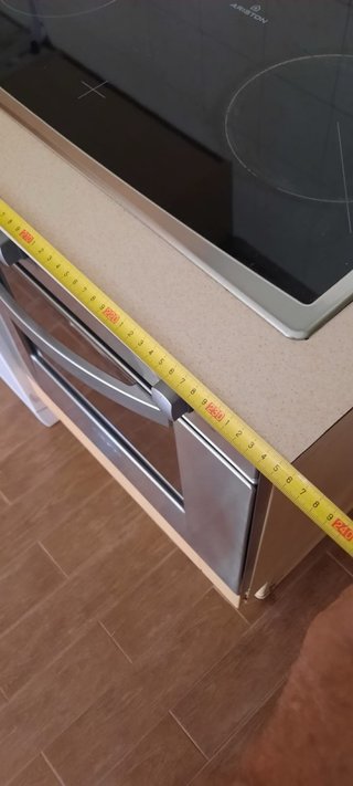 Cocina completa de madera y cristal