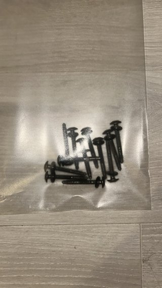 Escritorio amplio con estante y luz