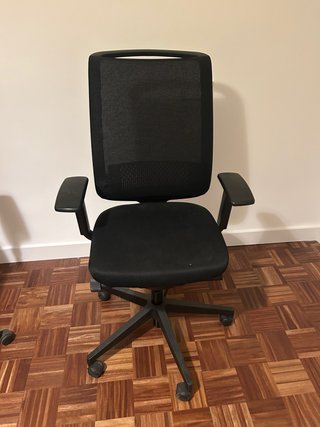 Silla de oficina ergonómica negra