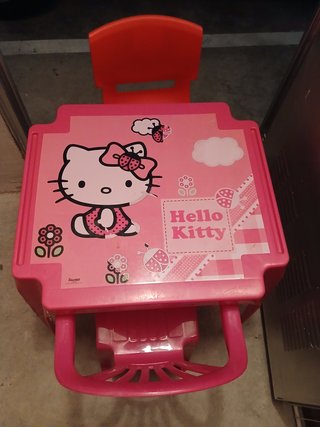 Set Mesa y 2 Sillas Infantiles Hello Kitty