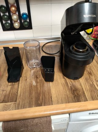 Cafetera Nespresso Vertuo Pop Negra