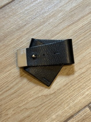 Pulsera de cuero negro AYRRE