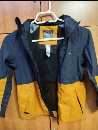 Cortavientos Quechua azul y amarillo