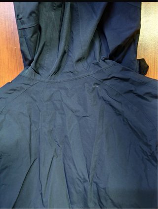 Cortavientos Quechua azul y amarillo