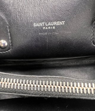 Bolso Yves Saint Laurent Sac de Jour Negro