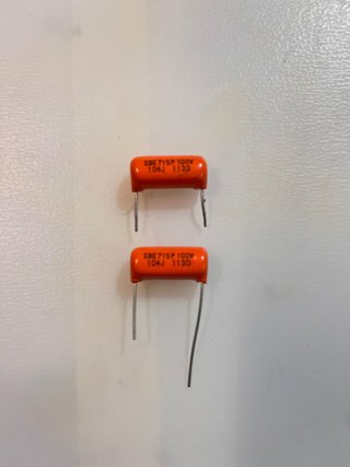 2 Condensadores SBE 715P 100V 104J