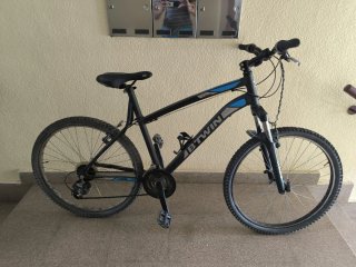Bicicleta B'TWIN Negra de montaña