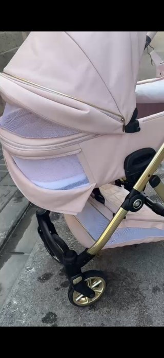 Carro de bebé Junama rosa y dorado