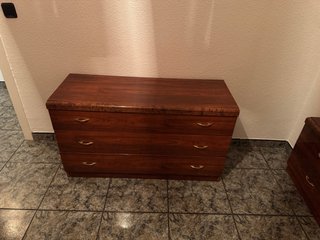 Dormitorio Vintage: Armario, Cómoda y Mesitas