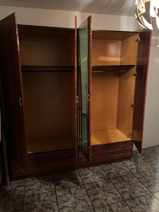 Dormitorio Vintage: Armario, Cómoda y Mesitas
