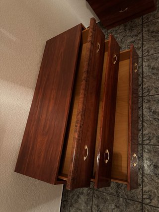 Dormitorio Vintage: Armario, Cómoda y Mesitas