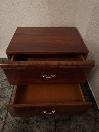 Dormitorio Vintage: Armario, Cómoda y Mesitas